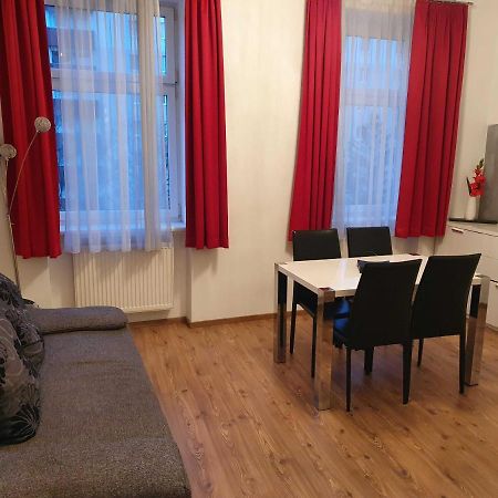 Vibrant Red Apartment I Contactless Check-In Vienna Exterior photo
