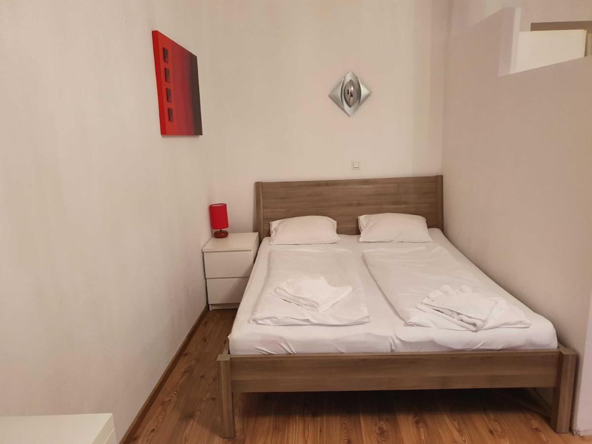Vibrant Red Apartment I Contactless Check-In Vienna Exterior photo